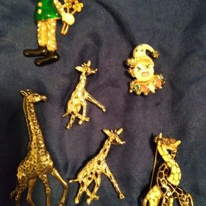 Bundle of brooches or pins/earrings